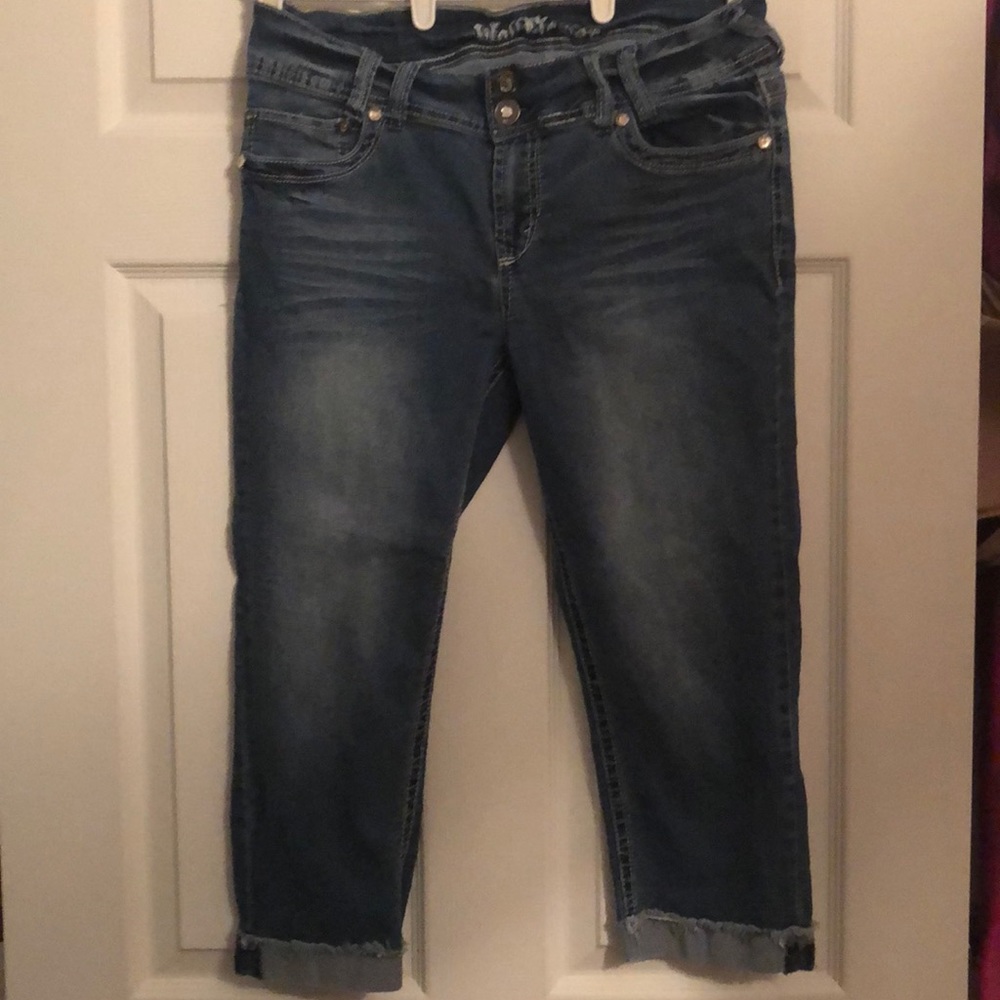 Wallflower stretchy capris 11